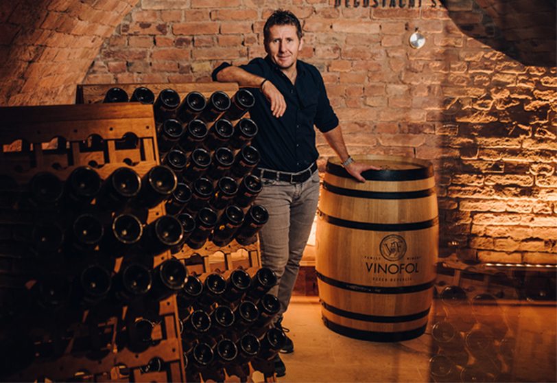 Archivní lahve ve sklepě vinařství VINOFOL