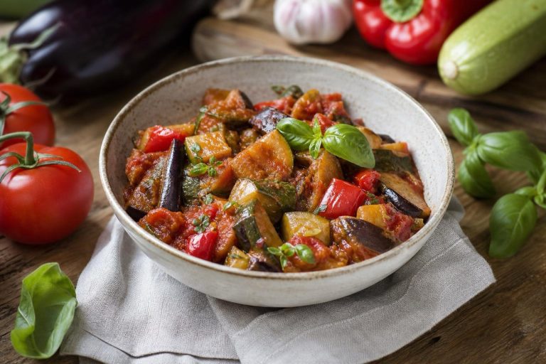 Ratatouille z cuket, lilku a rajčat